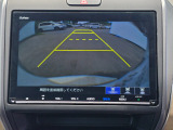 駐車時の安全確認をサポートするバックカメラも使用できます。インターナビで様々な情報を得ることもできます。