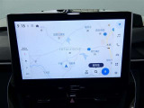 【ディスプレイオーディオ】・・・大型ディスプレイに各種オーディオ機能(AM/FMチューナー、Bluetooth対応)とスマートフォン連携機能を搭載。