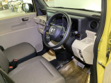 フィット感のあるシート。しっかりと支えてくれるので、長時間の運転を快適にサポートしてくれます。