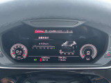 ドイツ車には特徴があり、メーターのメモリに一部色がついています。これはドイツでは推奨速度という考えがあるためです。安全で快適に走る際に適している速度を指しています。