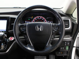 【本革巻ステアリングホイール】ドライビングのしやすさと高級感を追求。上質に彩る質感と手になじむ感触が魅力です♪