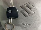 【キーレス】少し離れた場所からでもボタン一つでドアの開錠・施錠ができるのでとっても便利!ドアの鍵穴周りに傷をつけることもありません♪