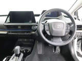 運転に集中できる、利便性とデザイン性に富んだ運転席です