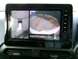 まるで上空から見下ろしているような感じで駐車が楽にできるインテリジェントアラウンドビューモニター!幅寄せが苦手な方でもサイドビューで確認することができますよ♪
