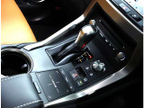 電動パーキングブレーキを装備しておりブレーキホールド機能付きです