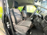 運転席シート廻りは使用感も少なく、良好な状態となっています。前オーナー様が丁寧に使っていたことがよくわかりますね。