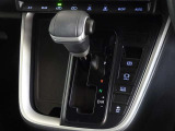 電動パーキングブレーキ・ブレーキホールドを装備してます。ホールド機能は信号待ちが多い一般道で疲労軽減になり、大好評です!