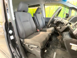 運転席シート廻りは使用感も少なく、良好な状態となっています。前オーナー様が丁寧に使っていたことがよくわかりますね。