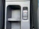 電動パーキングブレーキ&オートブレーキホールド。信号待ち等の停車時に自動的にブレーキ力が保持される機能です。パーキングブレーキはPスイッチを引き上げる事で作動します。