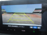 【リアカメラ】リバースに入れるだけで後方の映像が映ります。安全確認や、狭い駐車場での車庫入れ、雨の日や夜間など視界の悪い時に便利です。安全にバックする為には欠かせない装備です。