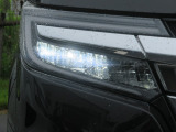 切れにくく明るいLEDヘッドライト装備!