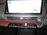初めての道でも安心フルセグTV付きTCナビ装備しています♪TCサービスのご利用には別途申し込みが必要となります。