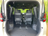 普段のお買い物や通勤、送迎等に十分な荷室スペースを確保しております。セカンドシートを倒すと、大きな荷物の積載も可能です♪