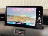 【バックカメラ】リバースにするだけで映ります、後方の安全確認や、狭い駐車場での車庫入れ、雨の日や夜間など視界の悪い時に便利です!安全にバックする為には欠かせない装備です。
