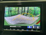 【バックカメラ】駐車時に後方がリアルタイム映像で確認できます。大型商業施設や立体駐車場での駐車時や、夜間のバック時に大活躍!運転スキルに関わらず、今や必須となった装備のひとつです!