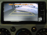 バックカメラが付いているので後方確認が非常にしやすいです。今や運転初心者も熟練者も必須装備!ついていて損はないですね♪
