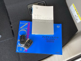 メンテナンスノート【整備記録簿】、取説も揃っています。スマートキーはバッグなどにしまったままボタン操作でエンジンの始動・停止ができて大変便利です。