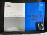 スマートキーは鍵をバッグに入れたままでもドアロックの開閉やエンジンのON・OFFができます。夜間や雨の日も鍵を探さなくて良いので便利です。