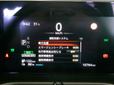 デジタルスピードメーターが見やすく中央ディスプレイには運転支援システム等を表示