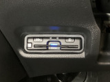 ハンドルの左下にETCがついています。高速道路の料金所の通過も楽々です。カードの取り出しもしやすい場所についています。