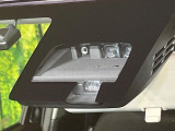 【エマージェンシーブレーキ】走行中に前方の車両等を認識し、衝突しそうな時は警報とブレーキで衝突回避と被害軽減をアシスト。より安全にドライブをお楽しみいただけます。