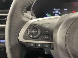 【ステアリングスイッチ】運転中に視線を前に向けたまま画面の操作できます。