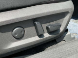 パワーシート完備ですので、乗り降りもラクラクできますね。