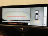 バックモニター付なので後退時に後方が見えるので安心。 車は構造上、死角がたくさんなので万が一を考えると必須ですね。 あくまで補助の為の装備、バックは目視で確認する事が重要ですよ。