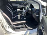 運転席まわりです。運転席からの視界が左右に広く隅々まではっきりと見渡せます!クルマの前端も把握しやすく安心して運転できます!