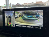 空から見たような映像で駐車ができるアラウンドビューモニター。ひと目でわかるセンサーに前後の衝突被害軽減ブレーキ付き。
