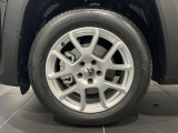 タイヤサイズは 215/60/R17です。