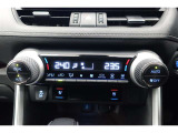 ★運転席と助手席でそれぞれお好みに合わせて温度設定が行えるフルオートエアコンです。外気温や室温、日射量を感知し、吹き出し温度、風量を緻密に制御します