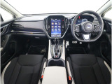 視界の良さが魅力の運転しやすいコックピット。シンプルで操作性に優れたインパネデザインと、SUBARUならではの安全性能への徹底したこだわりが光る視界設計です。