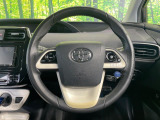 【純正革巻きステアリング】上質な革を使用することで、手にしっかり馴染みとても運転しやすいハンドルです♪