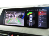 リアビューカメラ。ガイドラインとパークディスタンスコントロールで安全に車庫入れ可能。
