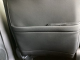 前席背面に、収納ポケットが付いています。