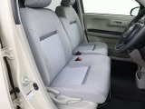 運転席・助手席です!ベンチシートになっております!