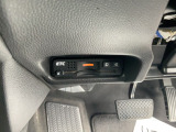 ETC車載器も装備しているので、料金所もスイスイ通過できます。 お財布をひろげる煩わしさも解消です♪当店では、ご納得して購入いただけるよう現車を確認できるお客様への販売に限らせていただいております。