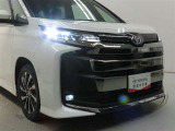 高輝度で点灯速度が速く、しかも消費電力の少ないLEDヘッドライトが装備されています!LEDの明るい光が走行中の視界の確保をサポートして、夜のドライブがより楽しく安全に運転できます♪