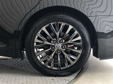 純正19インチアルミ!タイヤサイズは225/55R19です