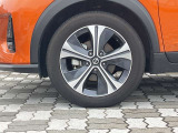 純正アルミホイール。タイヤサイズは205/55R17です。
