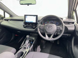 運転席まわりです。 各操作スイッチは使いやすい位置に配置されてます。