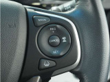 ◆アダプティブクルーズコントロール◆予め設定した車速内でクルマが自動的に加減速。前走車との適切な車間距離を維持しながら追従走行します。【LKAS】車線維持支援システムでステアリング操作を支援。