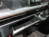 インストスライドボックス ティッシュボックスがまるまる一つ入るボックスです運転席からも開け閉め可能です