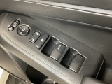 パワーウインドウは運転席でドア4枚とも上下の操作ができるようになっています。子供さんが勝手に操作できないようにロックすることも可能です。