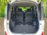 普段のお買い物や通勤、送迎等に十分な荷室スペースを確保しております。サードシートを倒すと、大きな荷物の積載も可能です♪