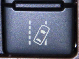 車線逸脱警報装置を装備しております。