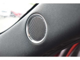 メーカーオプションでボーズサウンドシステム(AUDIOPILOT2+Centerpoint2)+10スピーカー付きです。