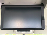 【フリップダウンモニター】大画面モニターで後席でもエンタメをお楽しみいただけます。小さなお子様にも大人気の装備です♪