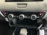 運転席/助手席シートヒーターで寒い日もすぐに温かくなり快適に過ごせます。3段階の温度調整が可能です